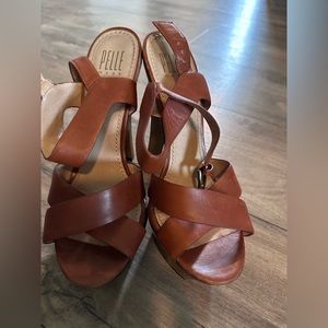 Pelle platform heels